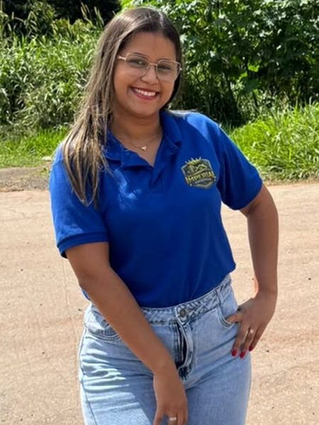 Colaboradora da Imperial Reformas, uniformizada